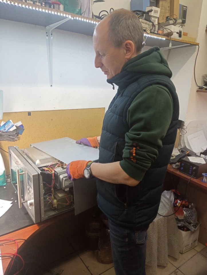 Леонид Лунев — мастер по ремонту кофемашин