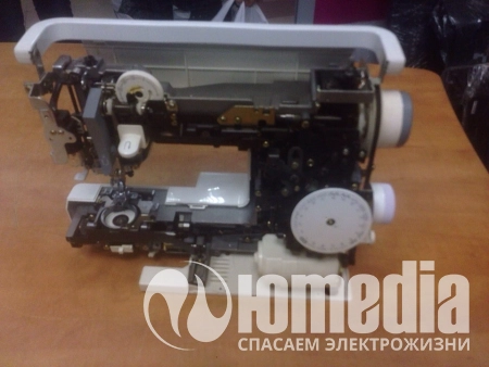 регулятор длины стижка зафиксирован и не двигается.