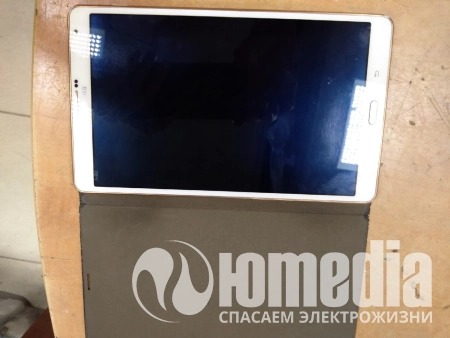 зависает