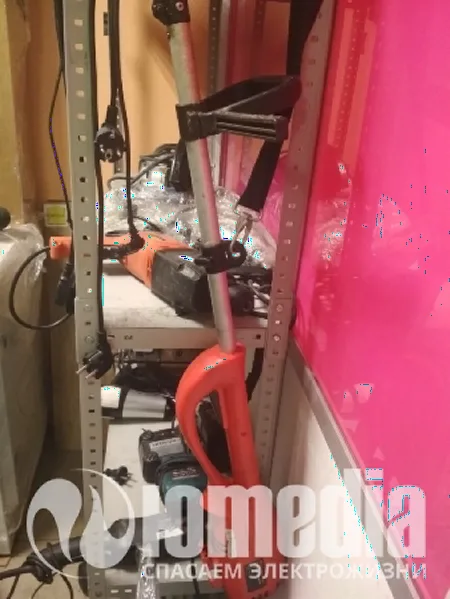теряет обороты,