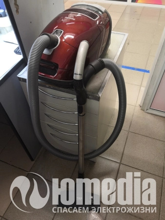Пылесос (премиум) Miele S8730