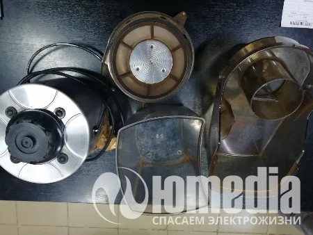 Дымит,протекает
По возможности заменить контейнер для жмыха