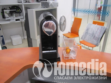 не продавливает капсулы
