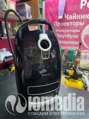 Пылесос (премиум) Miele SGSA1