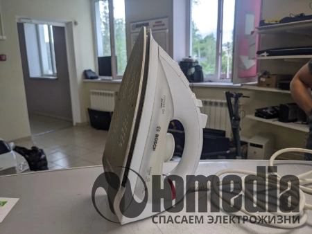 Выбивает пробки.