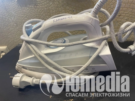 Не работают, скорее всего сгорел блок управление или проблема со шнуром.