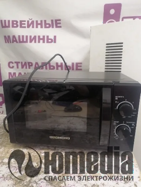 При включении в розетку выбивает пробки