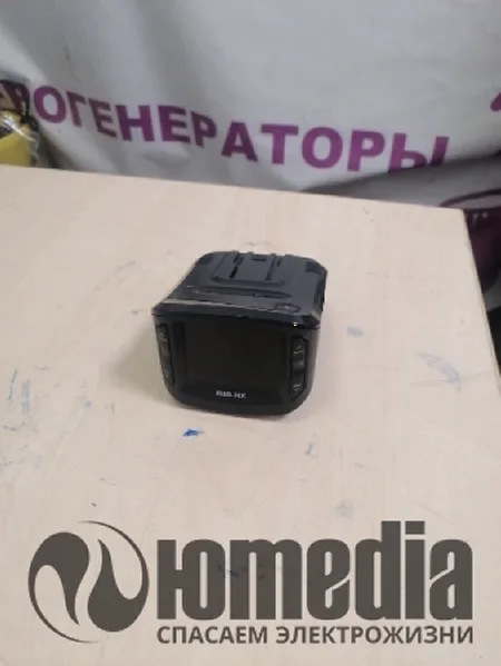 От зарядки работает, от аккумулятора не включается