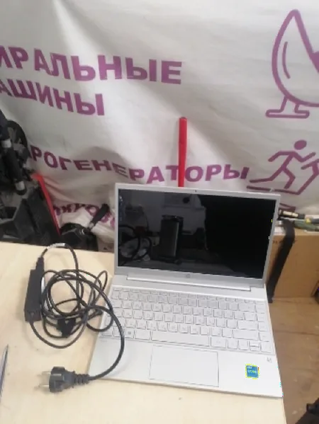 Не горит индикация заряда
Не заряжается, не включается