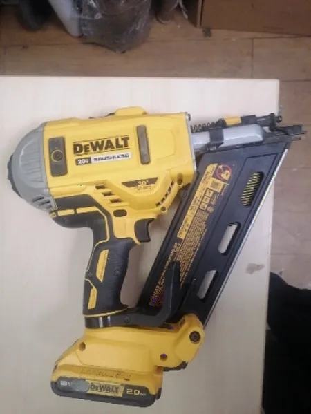 Пневмоинструмент DeWALT DCN 692