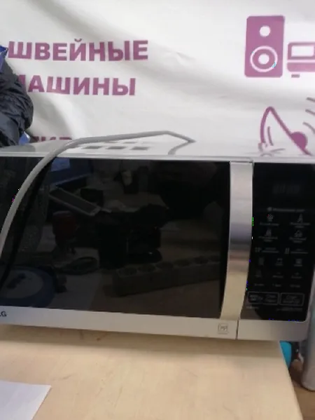При работе шумит