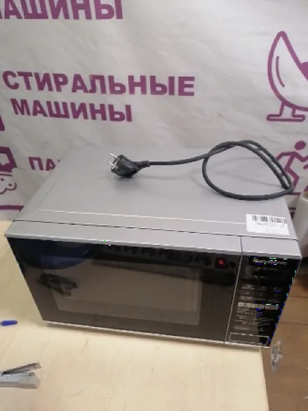 При работе трещит