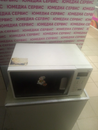 После того, как открыли дверцу замкнуло и выбило пробки в квартире. Проверить лампочку