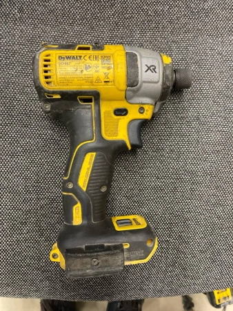 Ремонт шуруповертов DeWALT dcf887