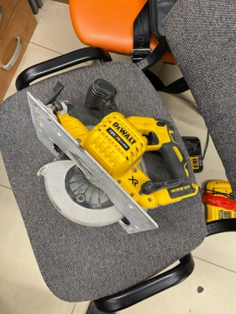 Ремонт дисковых пил DeWALT dcs570