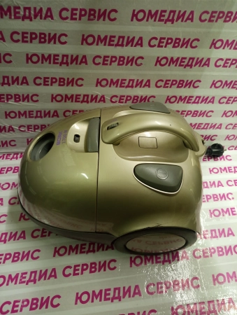 Не держится, сматывается шнур. Пытались придерживать прищепками, прищепки также залетели внутрь аппарата.