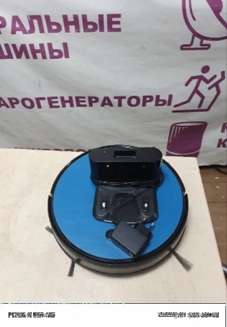 Плохо всасывает пыль и показывает в приложении, что нужно заменить боковые щетки и гудит при работе