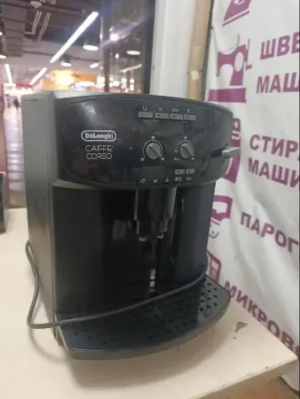 Не формирует таблетку жмыха, влажным становиться в отсеке из под воды и так-же проблема с капучинатором, не выходит пар. Не делает горячим молоко