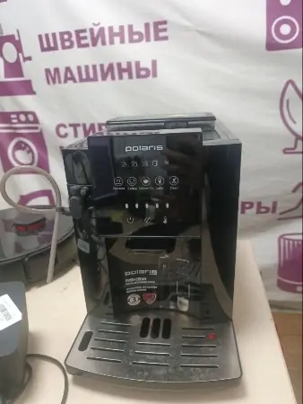 Последний раз плохо налил кофе в кружку, после этого загорелся индикатор самый крайний с права и больше ничего не происходит. Не делает прочистку системы и не варит кофе