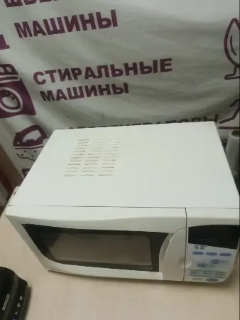 При работе искрит