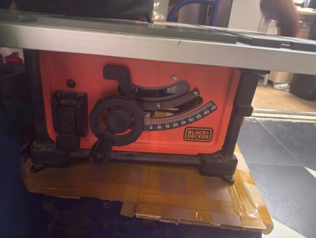 Дисковая пила торцовочная/угловая (Ø диска от 300  Black Decker bes720