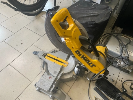 Дисковая пила торцовочная/угловая (Ø диска от 300  DeWALT DW716-QS