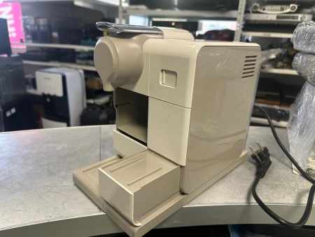 Кофеварка «эспрессо» DeLonghi EN560.W