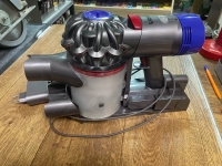 Dyson V7