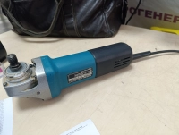 Makita 9558hn