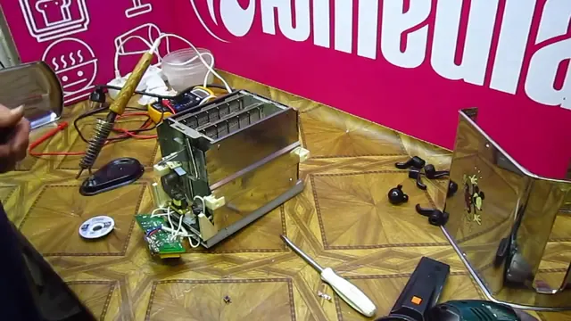 Не фиксируется рычаг у тостера Ariete