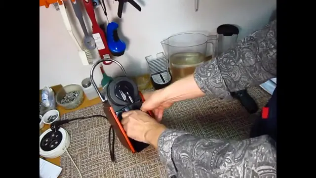 Не варит кофе и не протыкает капсулу капсульная кофеварка DeLonghi