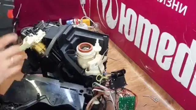 Кофемашина Delonghi Dinamica — Не сбрасывает таблетку жмыха