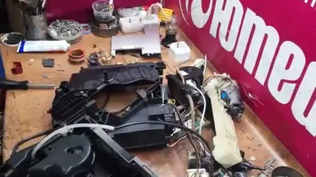 Замена половины корпуса у кофемашины Delonghi