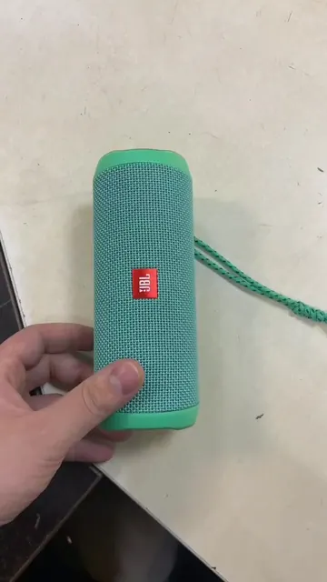 Вздулся аккумулятор JBL