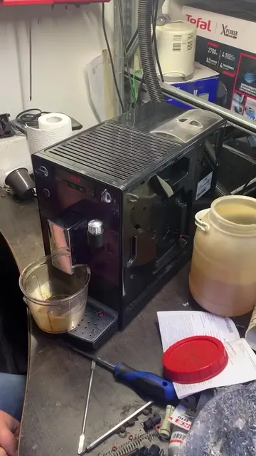 Не мелет кофемашина Melitta Caffeo Lattea